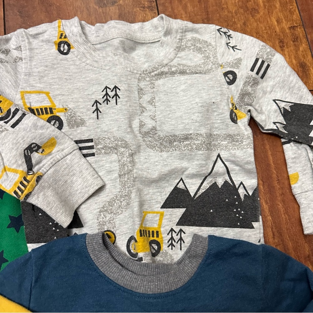 18 months toddler boys sweatshirt bundle - Picture 2 of 4